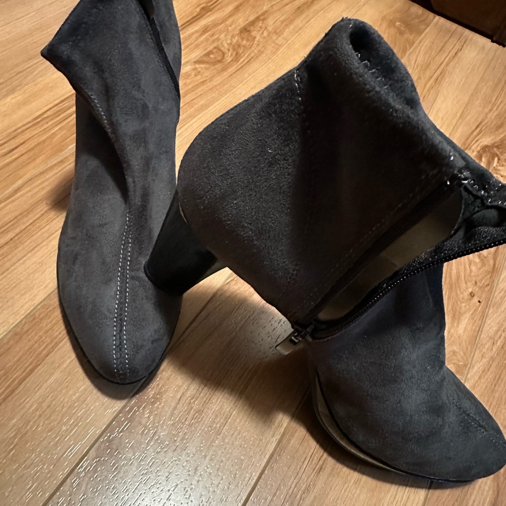 Beautiful black boots Suede